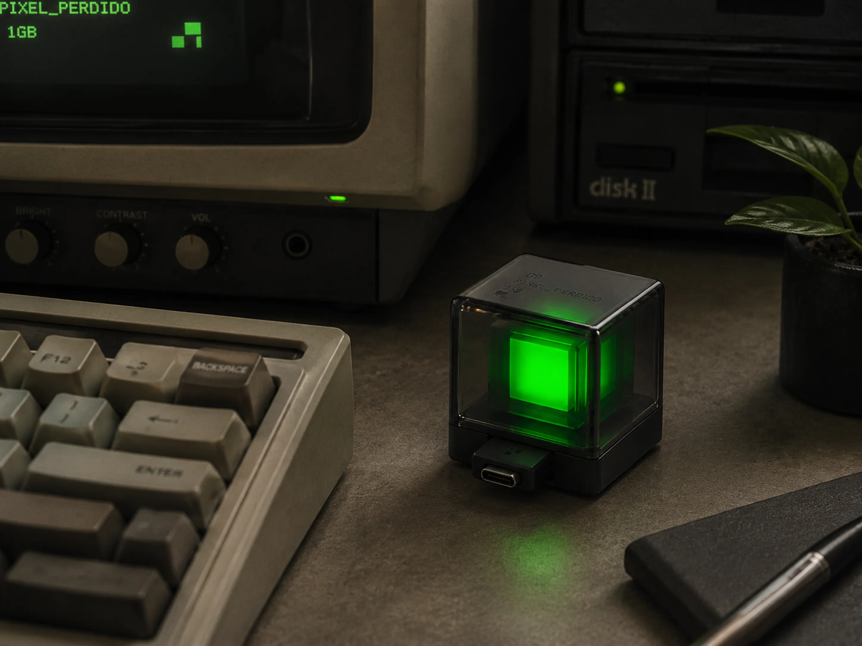 USB con forma de píxel perdido — foto editorial